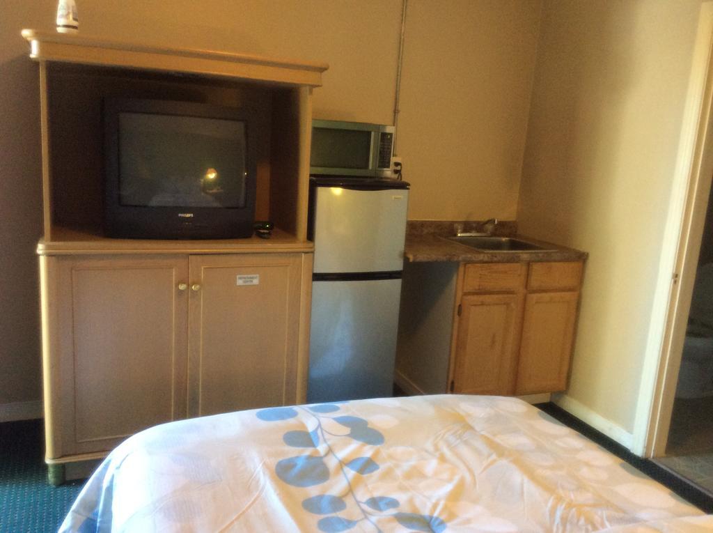 Palace Inn Motel Sarnia Esterno foto